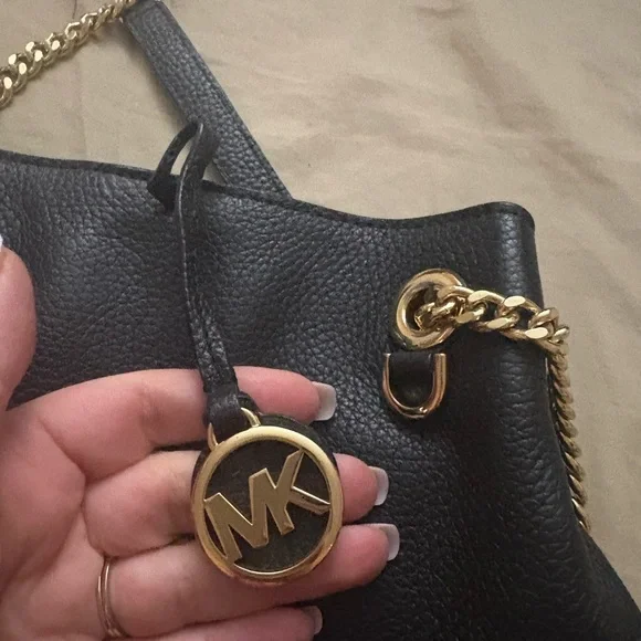 Michael Kors Black Shoulder Bag with Gold Chain - Picture 12 of 16